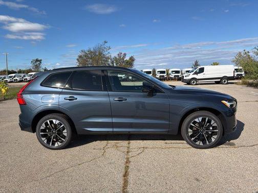 2026 Volvo XC60 B5 Plus