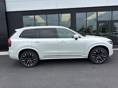 2025 Volvo XC90 Plug-In Hybrid T8 Ultra 7-Seater