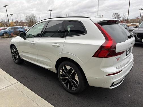 2026 Volvo XC60 B5 Plus