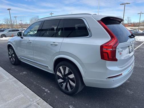 2025 Volvo XC90 Plug-In Hybrid T8 Ultra 6-Seater