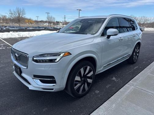 2025 Volvo XC90 Plug-In Hybrid T8 Ultra 6-Seater