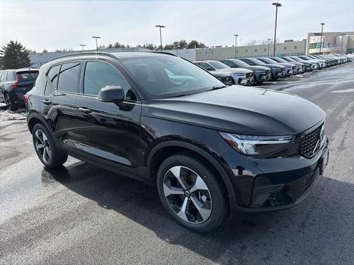 2026 Volvo XC40 Core, B5 AWD Gas (mild hybrid), Dark