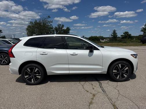 2026 Volvo XC60 B5 Plus