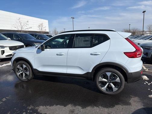 2026 Volvo XC40 Plus, B5 AWD Gas (mild hybrid), Dark