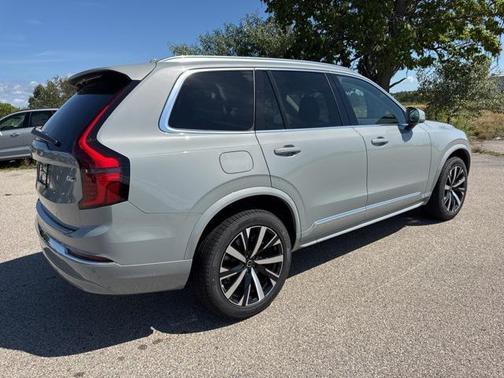 2025 Volvo XC90 B6 Core