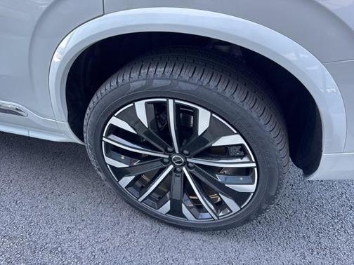 2025 Volvo XC90 Plug-In Hybrid T8 Ultra 7-Seater