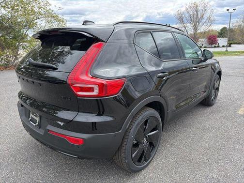 Onyx Black 2026 Volvo XC40 Black Edition Ultra, B5 AWD Gas (mild hybrid)