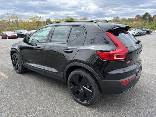 Onyx Black 2026 Volvo XC40 Black Edition Ultra, B5 AWD Gas (mild hybrid)