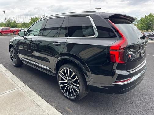 2025 Volvo XC90 B5 Plus 6-Seater