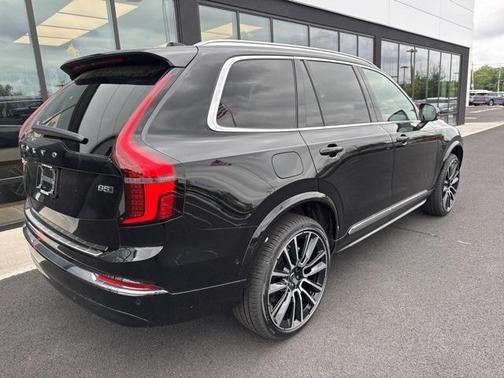 2025 Volvo XC90 B5 Plus 6-Seater