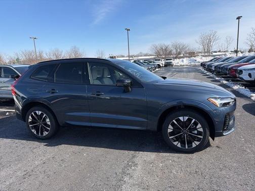 2026 Volvo XC60 B5 Plus