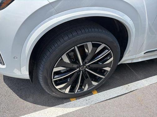 Crystal White Pearl 2026 Volvo XC90 Ultra, B6 AWD Gas (mild hybrid), Gasoline, Bright, 7 Seats