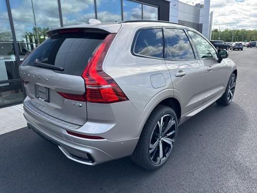 2025 Volvo XC60 Plug-In Hybrid T8 Ultra