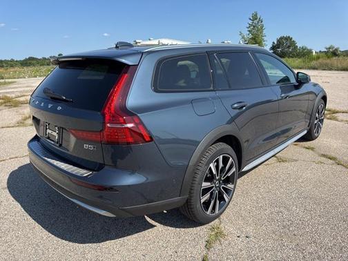 2026 Volvo V60 Cross Country B5 Ultra