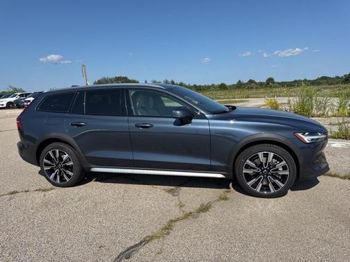 2026 Volvo V60 Cross Country B5 Ultra