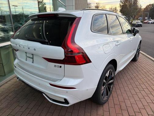 2026 Volvo XC60 B5 Plus
