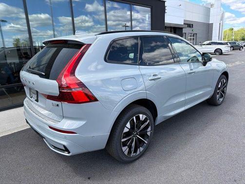 Vapour Grey Metallic 2026 Volvo XC60 B5 Plus
