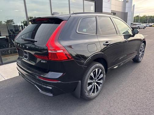 2025 Volvo XC60 B5 Plus