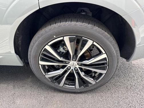 2025 Volvo XC60 Plus