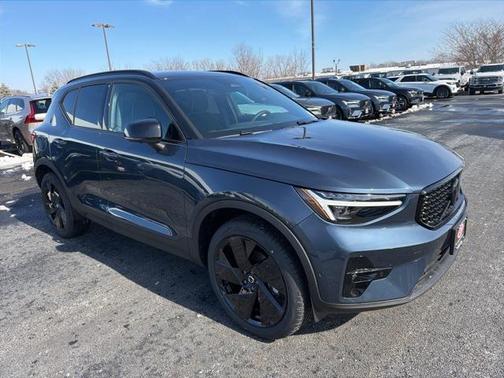 2026 Volvo XC40 Black Edition Ultra, B5 AWD Gas (mild hybrid)