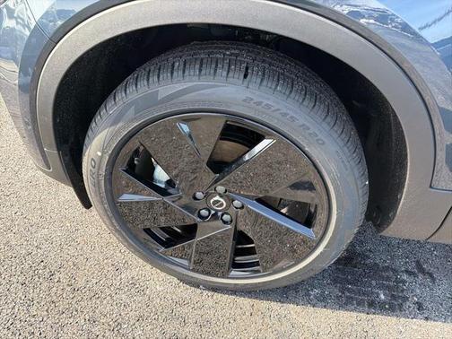 2026 Volvo XC40 Black Edition Ultra, B5 AWD Gas (mild hybrid)