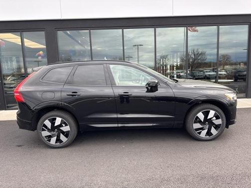 2025 Volvo XC60 Plug-In Hybrid T8 Plus