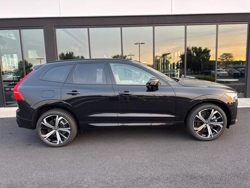 2025 Volvo XC60 Plug-In Hybrid T8 Ultra