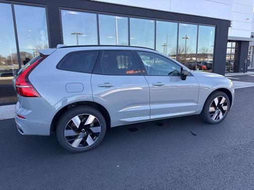 2025 Volvo XC60 Plug-In Hybrid T8 Plus