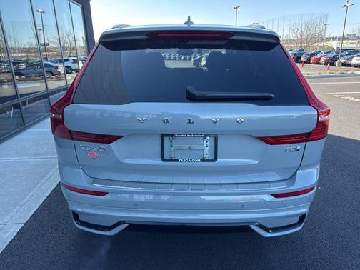 2025 Volvo XC60 Plug-In Hybrid T8 Plus