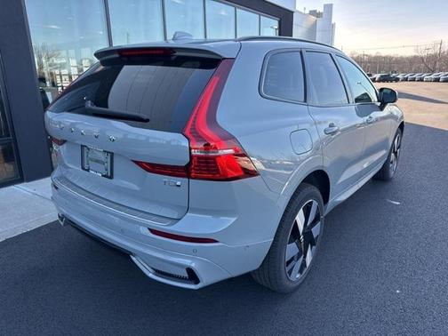 2025 Volvo XC60 Plug-In Hybrid T8 Plus
