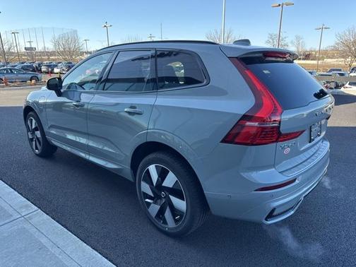 2025 Volvo XC60 Plug-In Hybrid T8 Plus