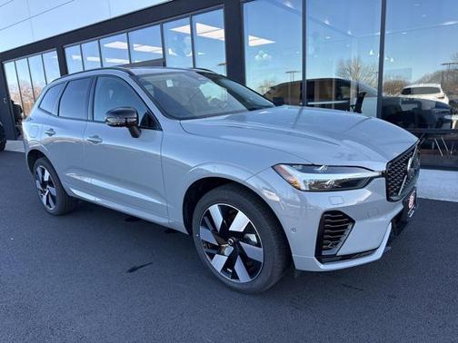 2025 Volvo XC60 Plug-In Hybrid T8 Plus