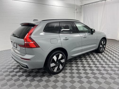 2025 Volvo XC60 Plug-In Hybrid T8 Plus