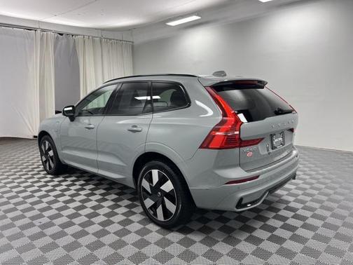2025 Volvo XC60 Plug-In Hybrid T8 Plus