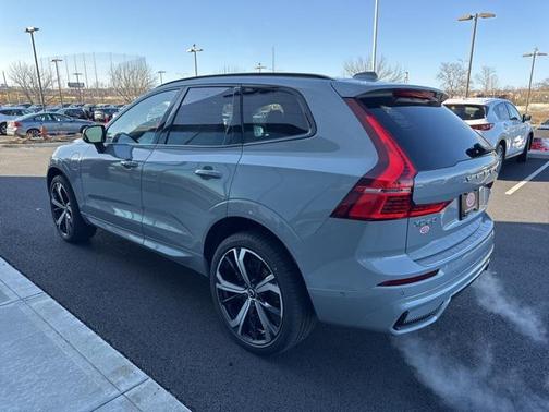 2025 Volvo XC60 Plug-In Hybrid T8 Ultra