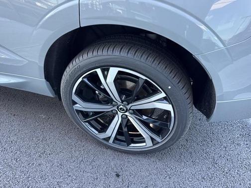 2025 Volvo XC60 Plug-In Hybrid T8 Ultra