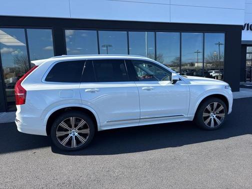2025 Volvo XC90 B6 Plus 7-Seater