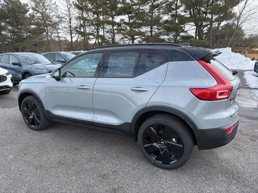 2026 Volvo XC40 Black Edition Ultra, B5 AWD Gas (mild hybrid)