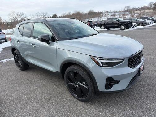 2026 Volvo XC40 Black Edition Ultra, B5 AWD Gas (mild hybrid)