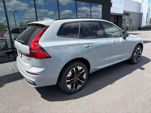 Vapour Grey Metallic 2026 Volvo XC60 B5 Plus