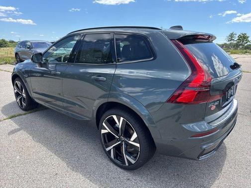 Forest Lake 2026 Volvo XC60 Plug-In Hybrid T8 Ultra