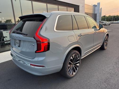 2025 Volvo XC90 Plug-In Hybrid T8 Plus 7-Seater