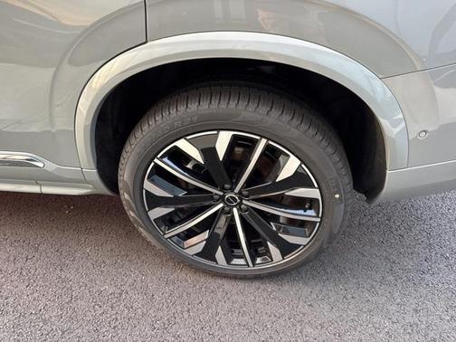 2025 Volvo XC90 Plug-In Hybrid T8 Plus 7-Seater