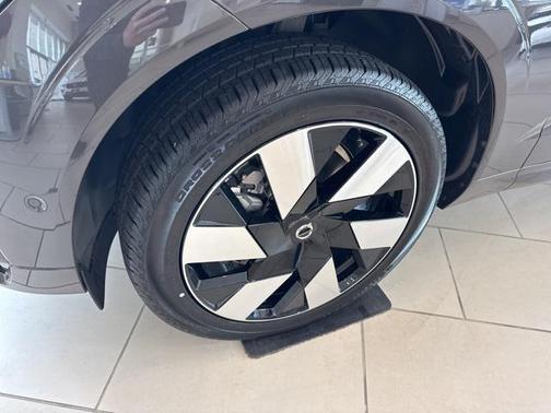 2025 Volvo XC60 Plug-In Hybrid T8 Plus