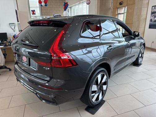 2025 Volvo XC60 Plug-In Hybrid T8 Plus