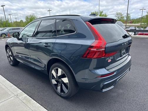 2025 Volvo XC60 Plug-In Hybrid T8 Plus