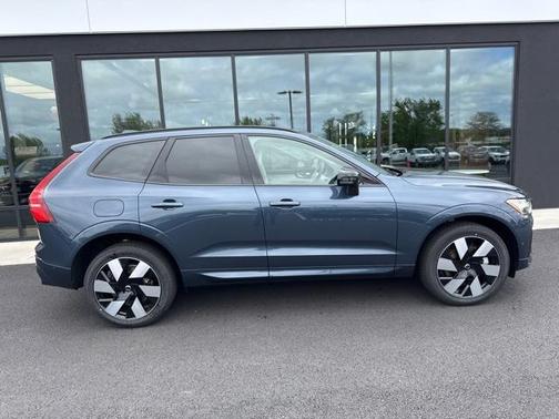 2025 Volvo XC60 Plug-In Hybrid T8 Plus