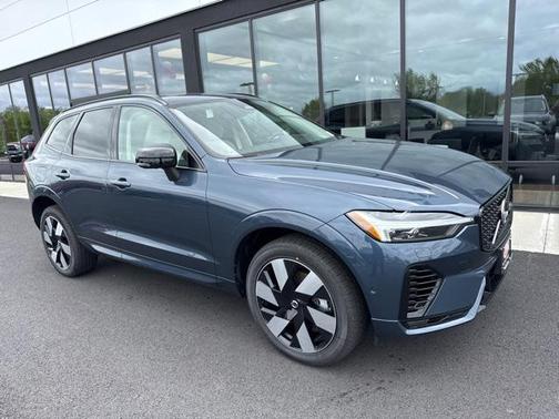 2025 Volvo XC60 Plug-In Hybrid T8 Plus