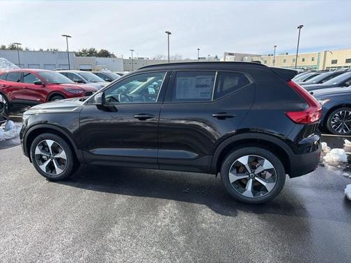 2026 Volvo XC40 Plus, B5 AWD Gas (mild hybrid), Dark