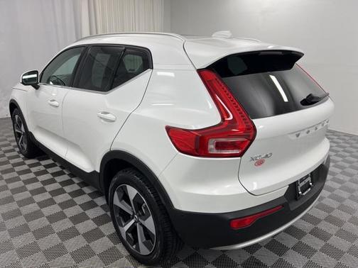 2025 Volvo XC40 B5 Plus Bright Theme